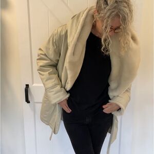 G III‎ Cream Leather Winter Coat Size small